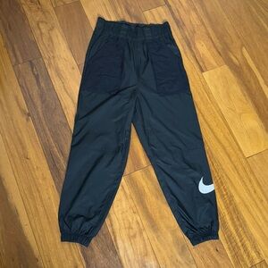 Nike Windbreaker Pants - Statement Pockets